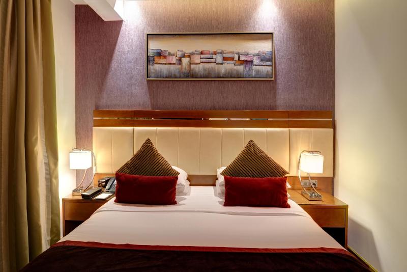 Deluxe Two-Bedroom Suite image 1