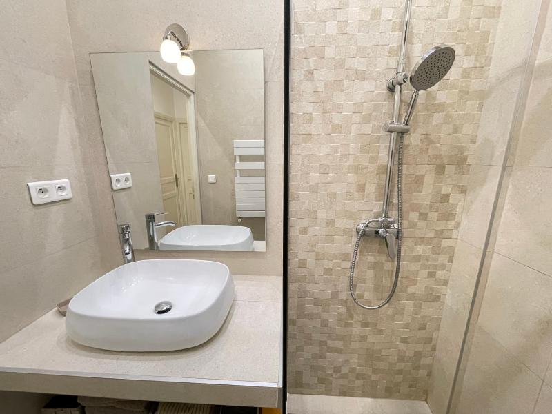 Nice Renting - Penchienatti - Spacious Apartment - 2 BedRooms - King Bed - View Heart of Nice - image 9