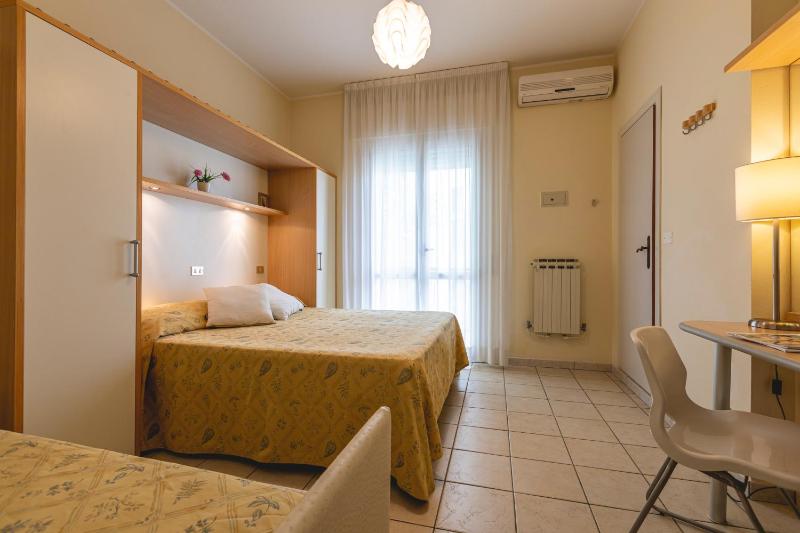 Triple Room with Balcony image 4