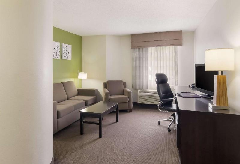 Double Suite with Two Queen Beds - Non-Smoking image 2