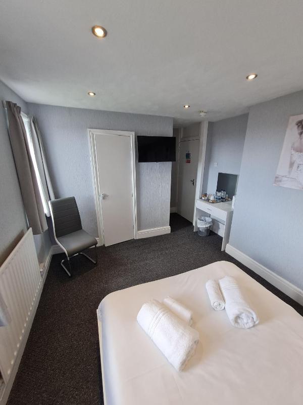 Double Room image 1