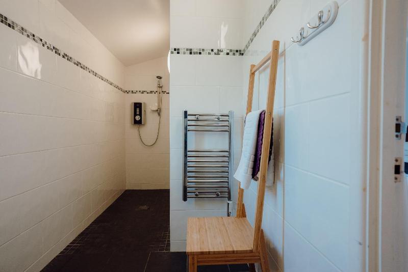 One-Bedroom Cottage image 3