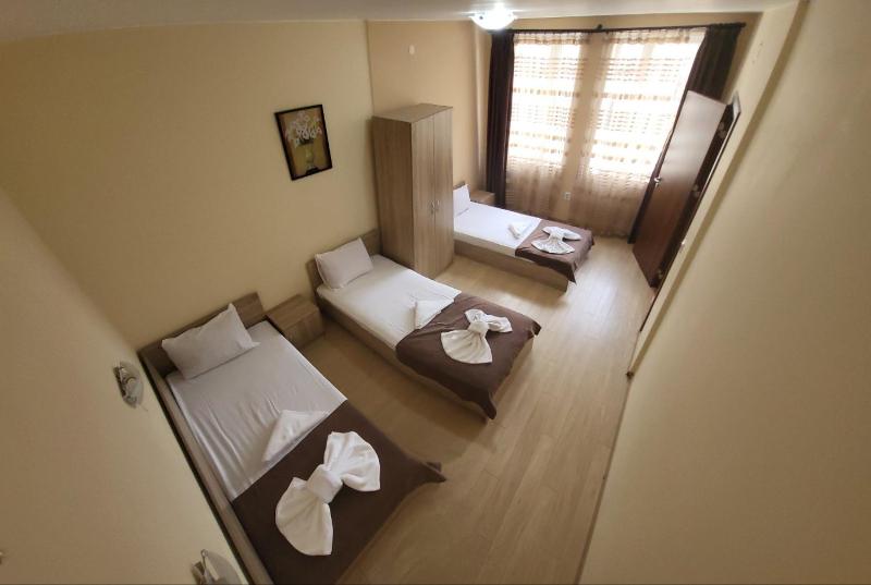 Family Apartment (3 single beds & 1 sofa bed) image 1