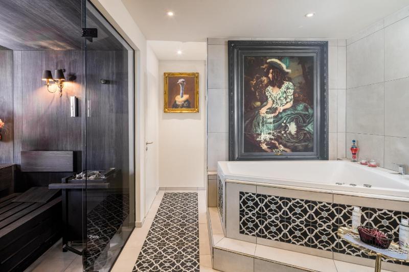 Suite with Sauna image 4