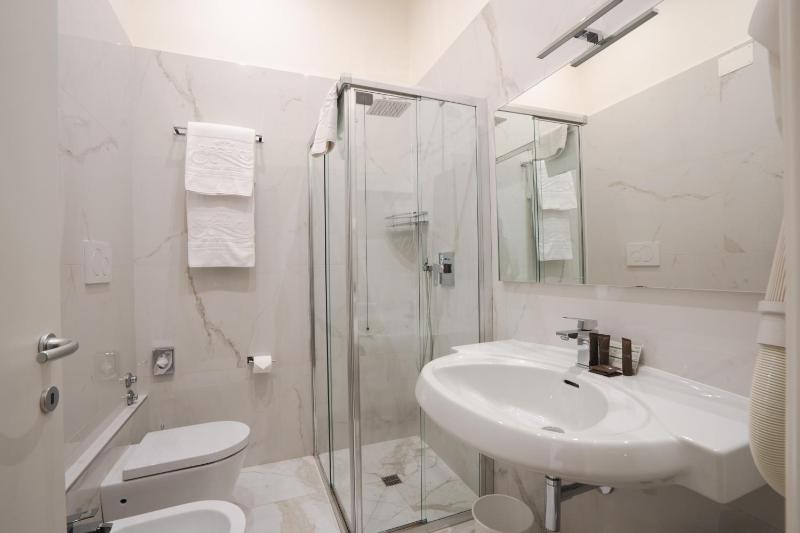 Single Room image 4