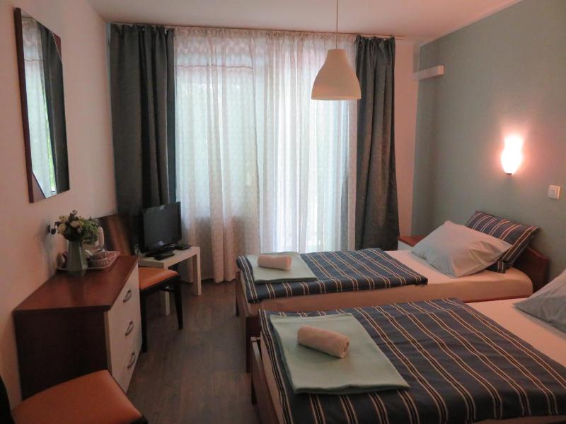 Twin Room with Balcony image 3