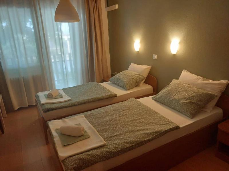 Twin Room with Balcony image 2