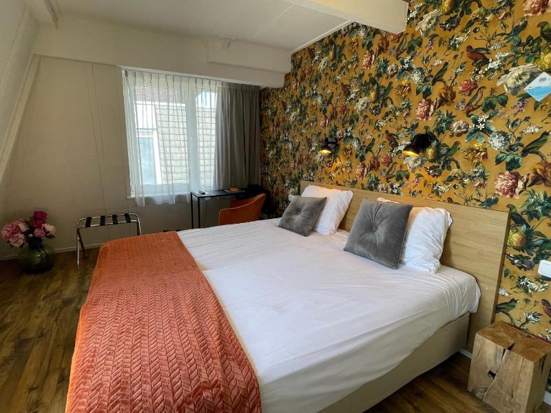 Double Room image 1