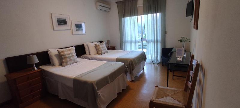 Basic Twin Room image 2