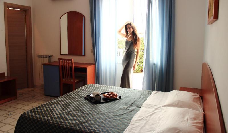 Standard Triple Room image 1