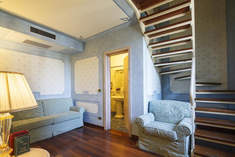 Junior Suite image 2