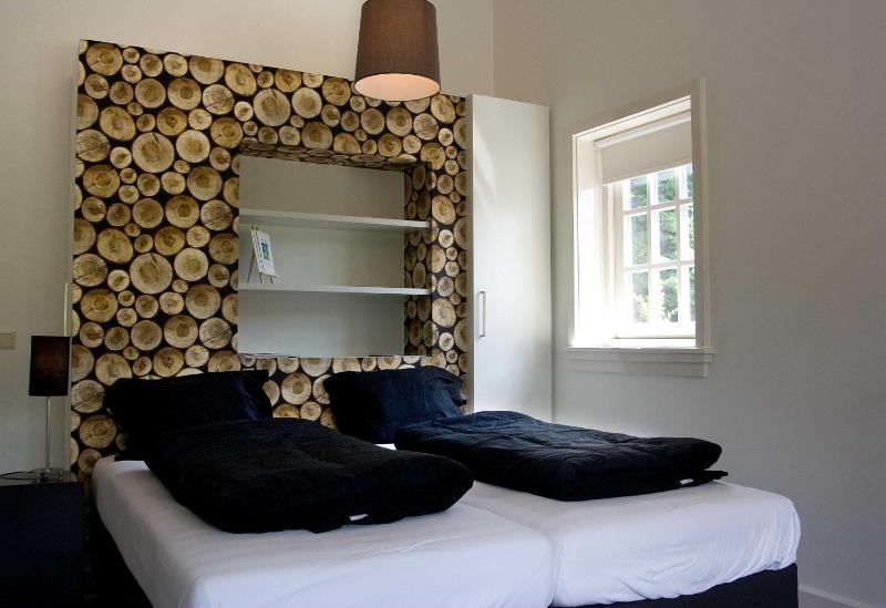 Standard Twin Room image 2