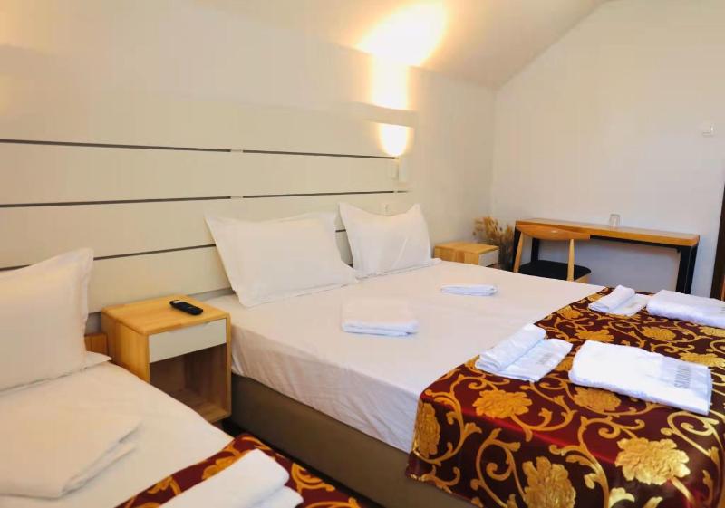Standard Double Room image 3