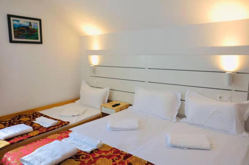 Standard Double Room image 4