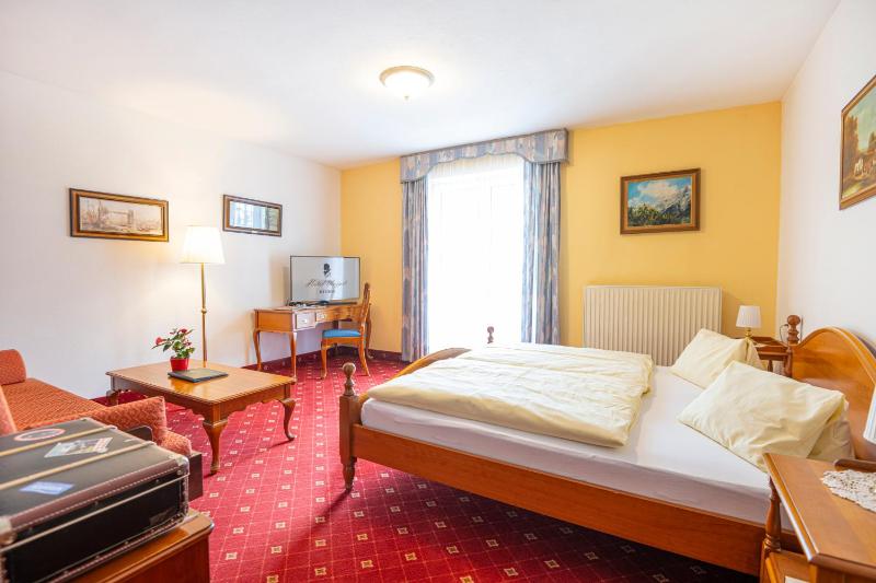 Double Room with Balcony image 3