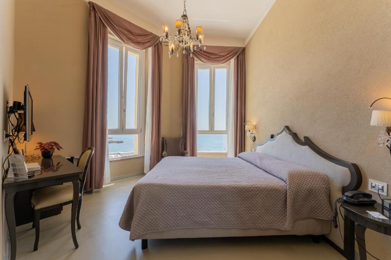 Superior Double Room image 3