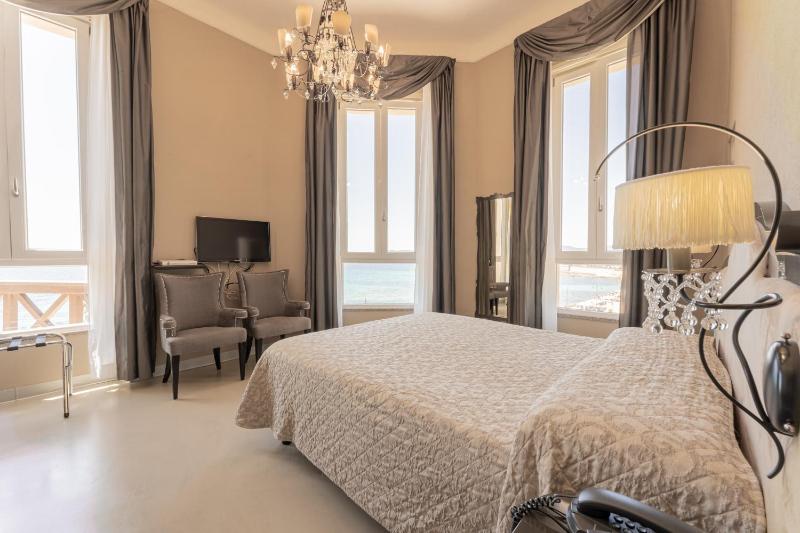 Superior Double Room image 1