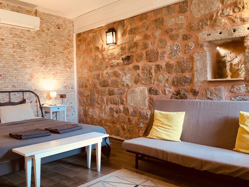 Deluxe Double Room with Patio image 1