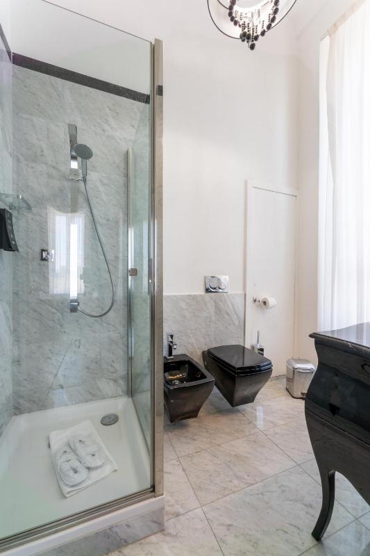 Superior Double Room with Partial Sea View image 2