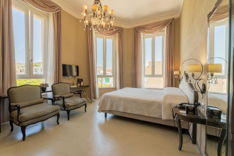 Superior Double Room with Partial Sea View image 1