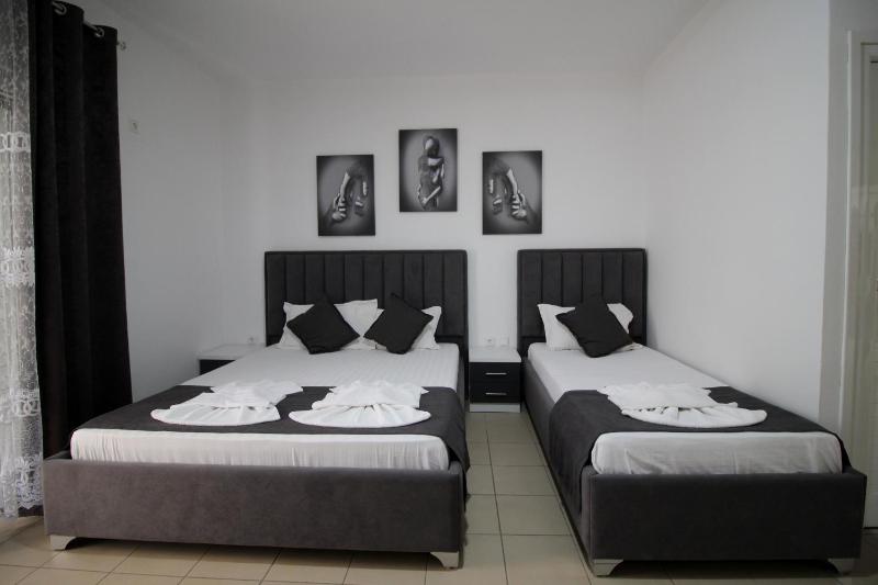 Quadruple Room with Balcony image 2