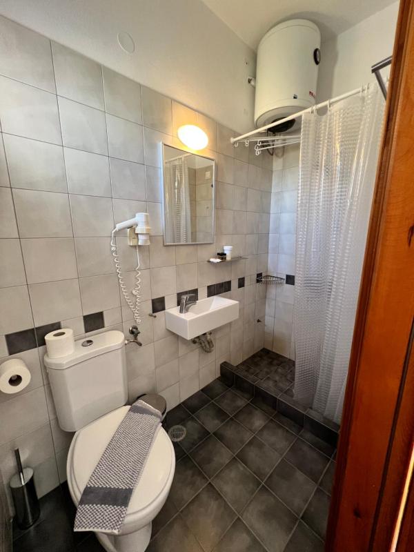 Standard Twin Room image 2
