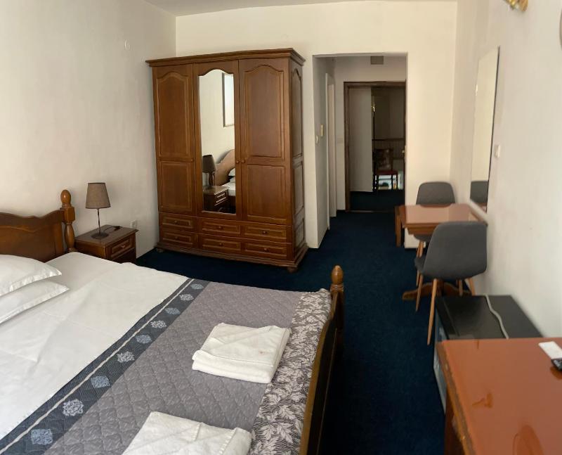 Deluxe Double Room image 3