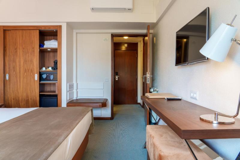 Classic Double Room image 3