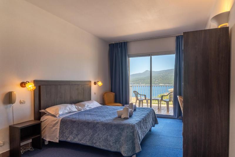 Double Room with Sea View image 3