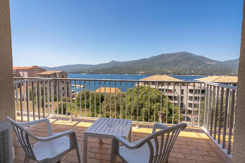 Twin Room with Sea View image 4