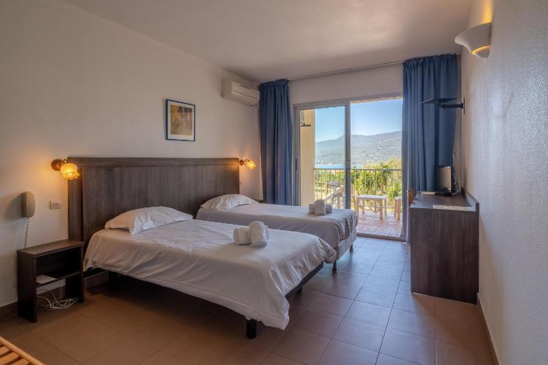 Twin Room with Garden View image 1
