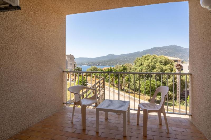 Double Room with Garden View image 4