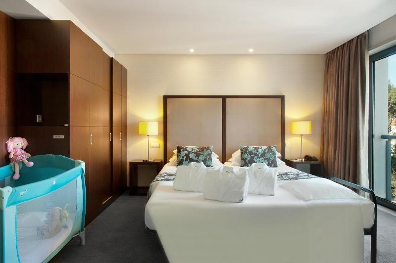 Double or Twin Room with Extra Bed image 1
