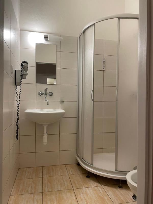Twin Room with Shared Bathroom image 1