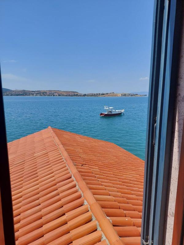 Double Room with Sea View image 4