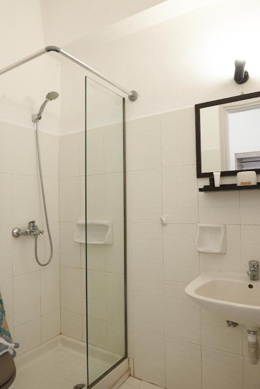Standard Twin Room with Sea View image 4
