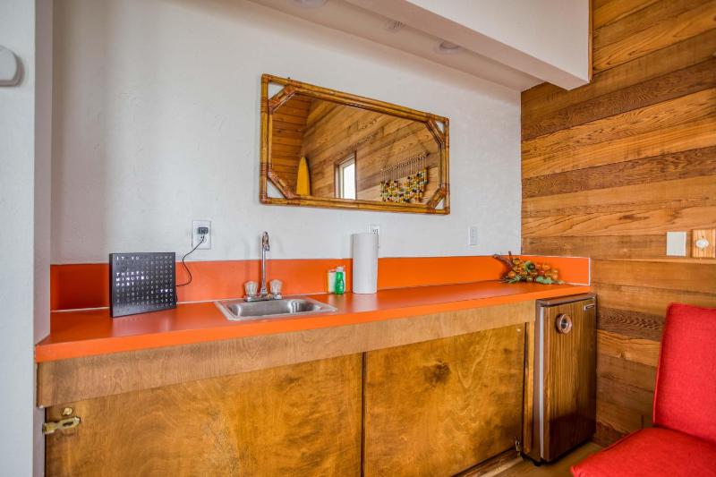 Retro Retreat - image 6