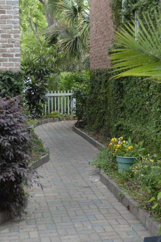 Courtyard Queen Studio image 2