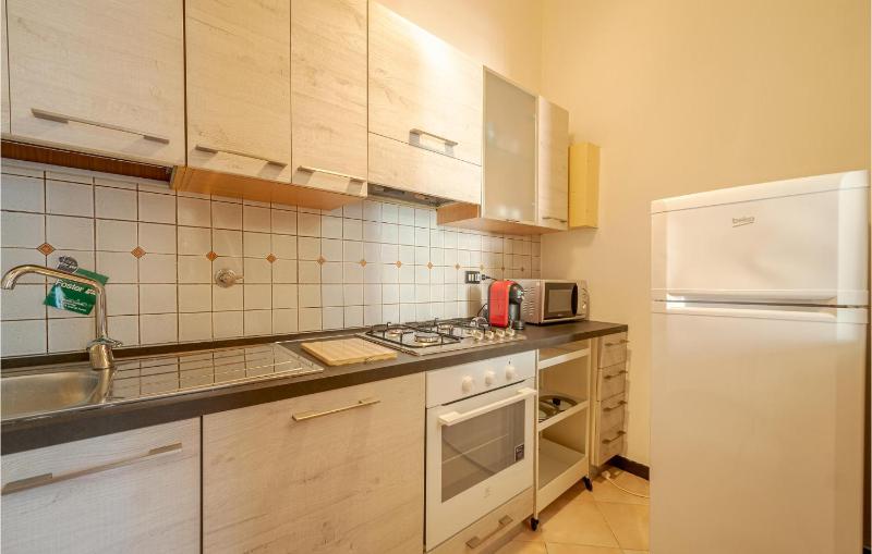 2 Bedroom Lovely Apartment In Genova - image 23