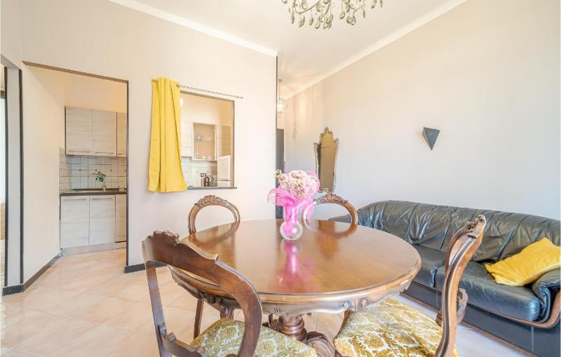 2 Bedroom Lovely Apartment In Genova - image 18