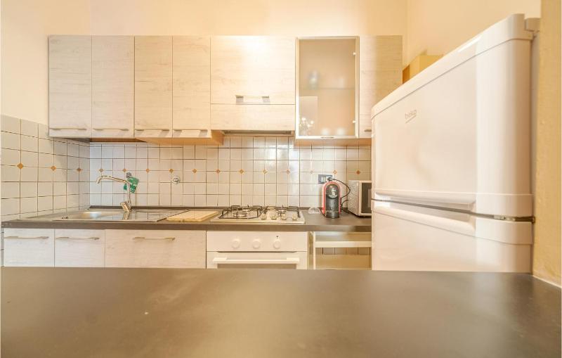 2 Bedroom Lovely Apartment In Genova - image 22