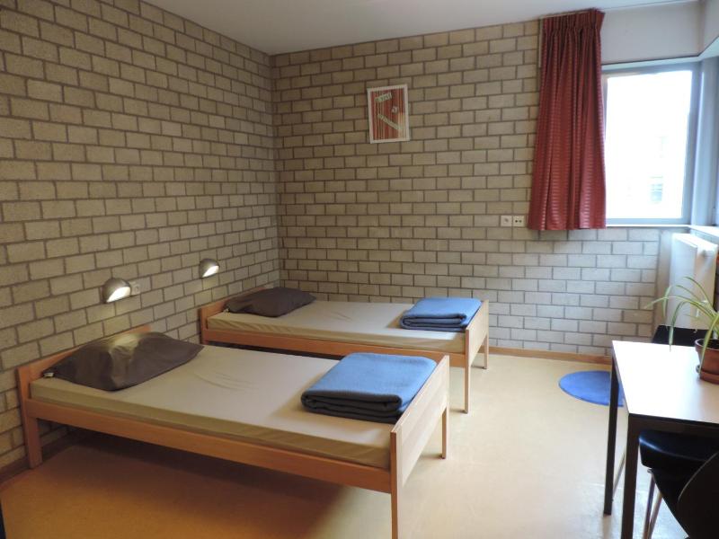 Standard Twin Room image 3