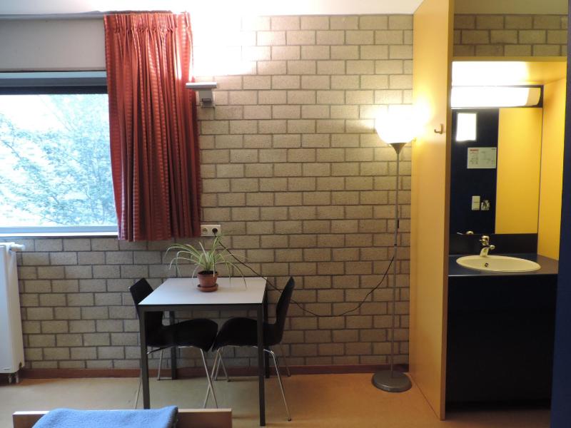 Standard Twin Room image 3