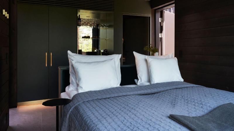 King Room with Garden View image 2