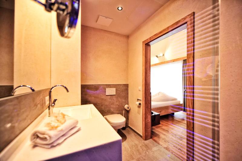 Deluxe Double Room image 2