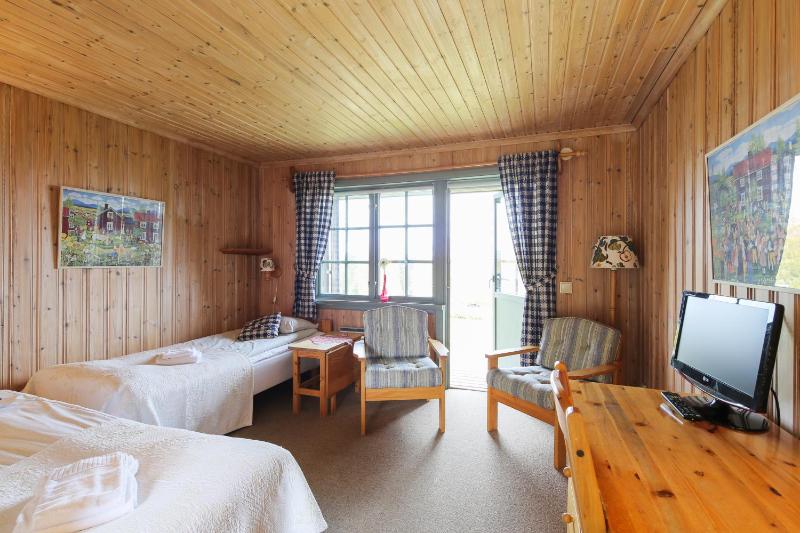 Twin Room image 3