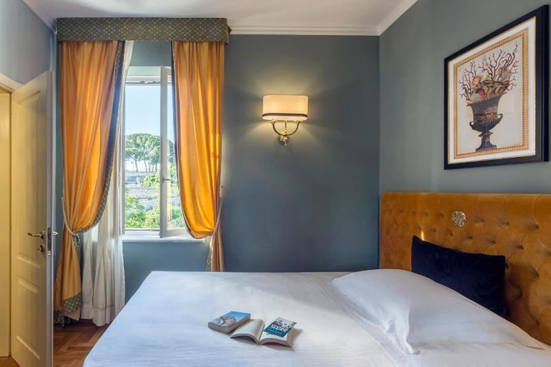 Classic Single Room image 3