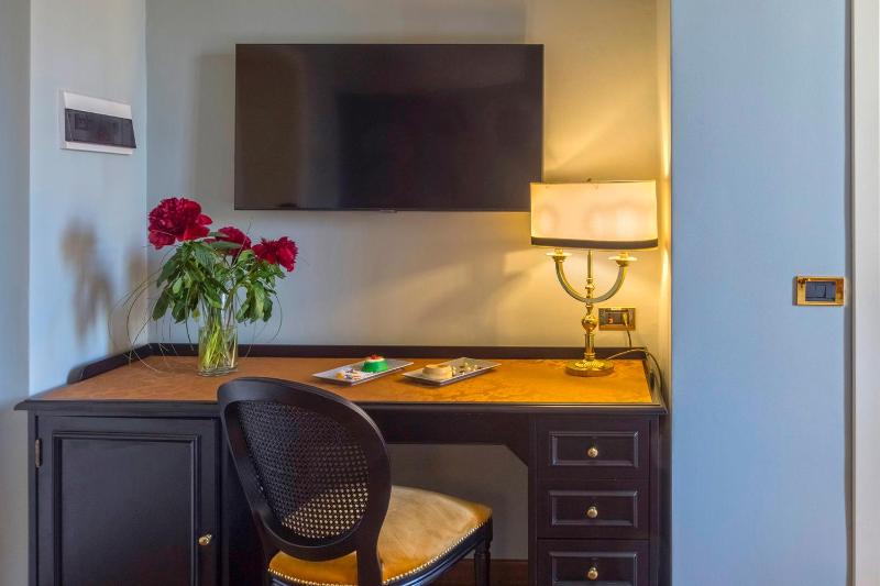 Classic Single Room image 4