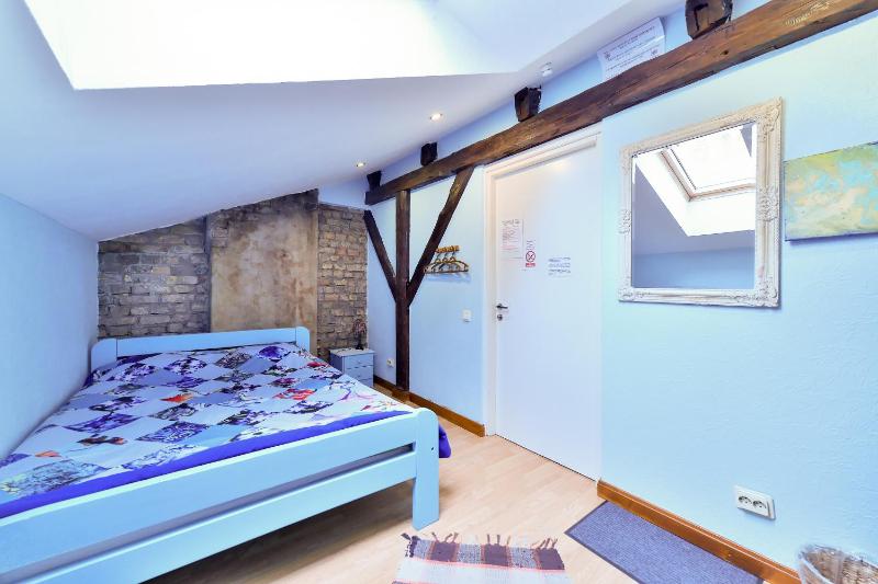 Single Room with Shared Bathroom image 4