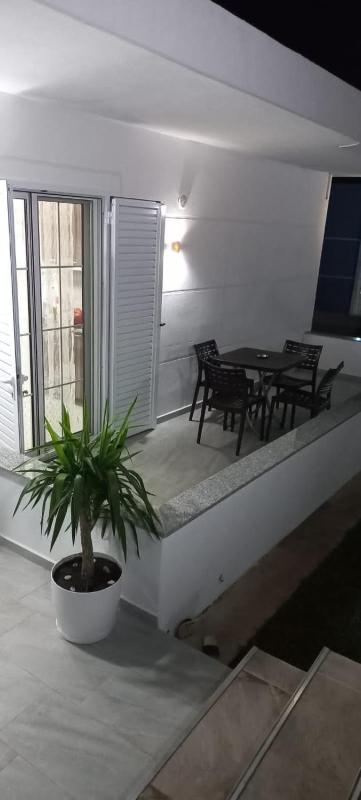 Arjan Dyli Guesthouse - image 1